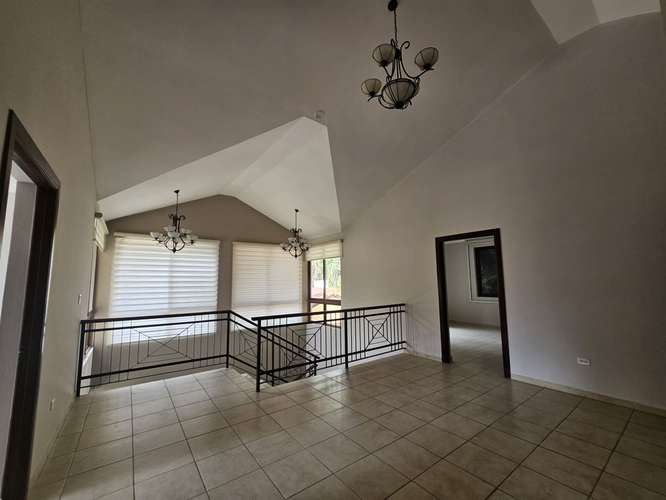 Se alquila casa en Residencial Camino de Cruces - Imagen 13