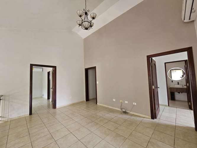 Se alquila casa en Residencial Camino de Cruces - Imagen 11