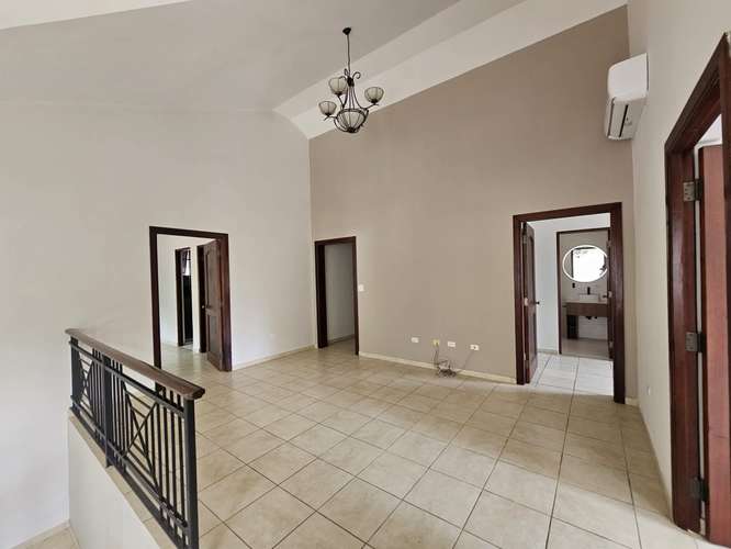 Se alquila casa en Residencial Camino de Cruces - Imagen 10