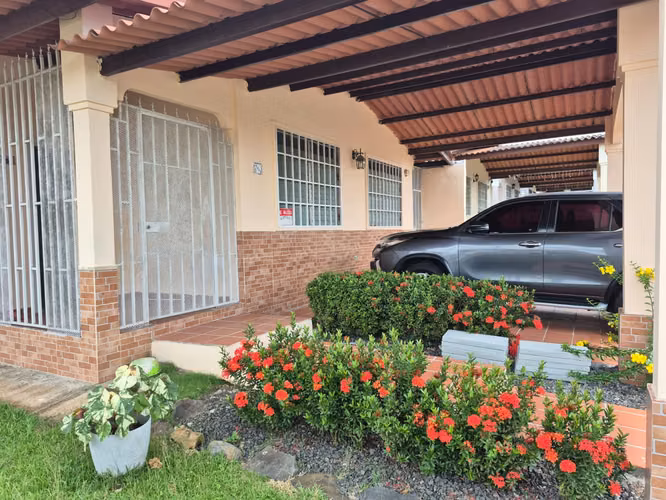 Venta de casa en Brisas del Golf Arraiján
