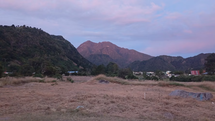 Terreno plano en Nuevo Bambito con 2 calles de acceso  Area privada