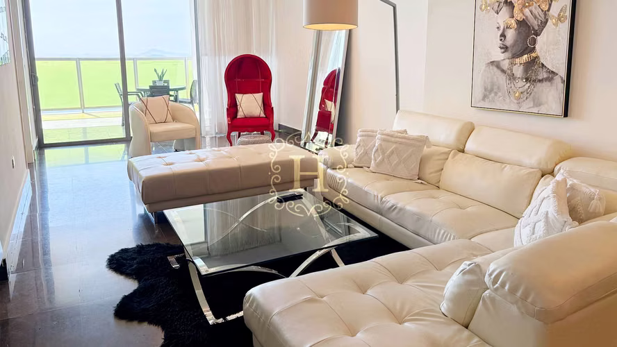 Moderna Residencia de 2 Recámaras con Concepto Abierto en Yoo & Arts