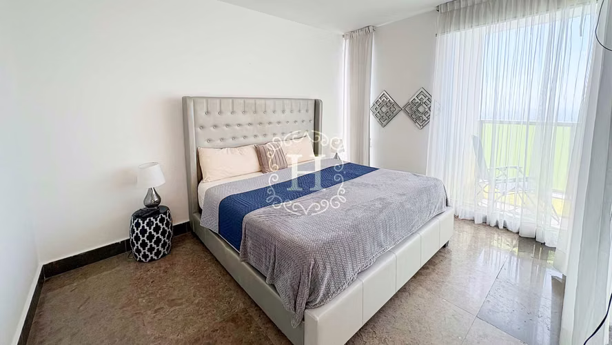 Moderna Residencia de 2 Recámaras con Concepto Abierto en Yoo & Arts