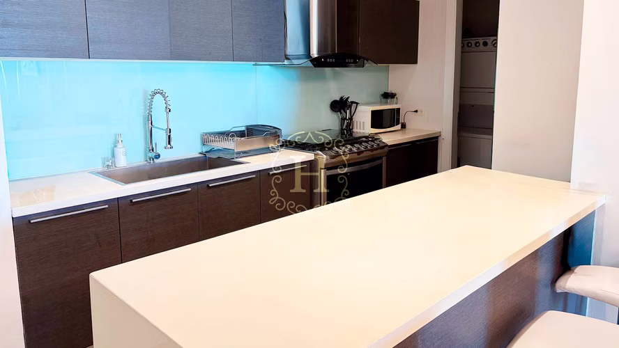 Moderna Residencia de 2 Recámaras con Concepto Abierto en Yoo & Arts