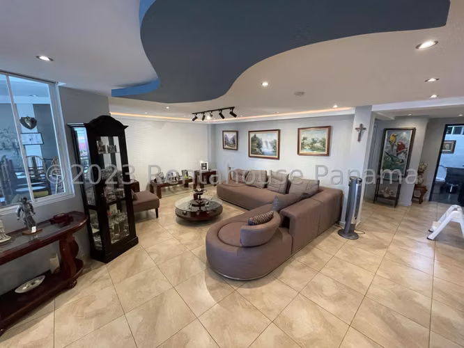 Venta de Casa en Villa de las Fuentes Mts2: 389 PD