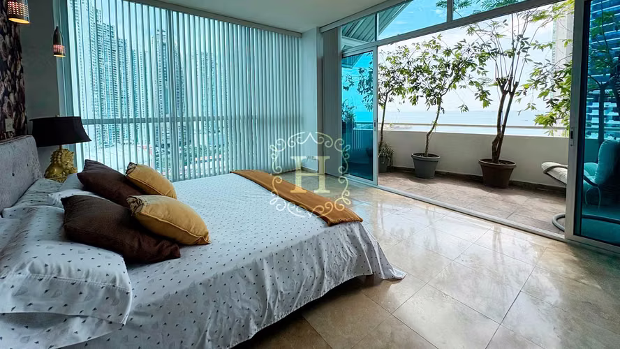 Apartamento Vista al Mar Amoblado de Lujo de 410m2 con Amplia Terraza