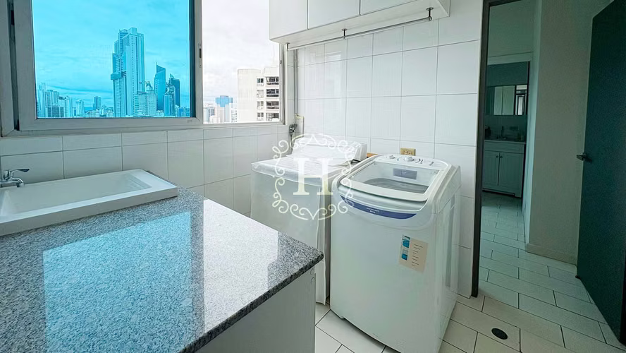 Apartamento Vista al Mar Amoblado de Lujo de 410m2 con Amplia Terraza