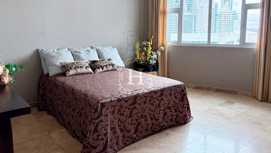 Apartamento Vista al Mar Amoblado de Lujo de 410m2 con Amplia Terraza