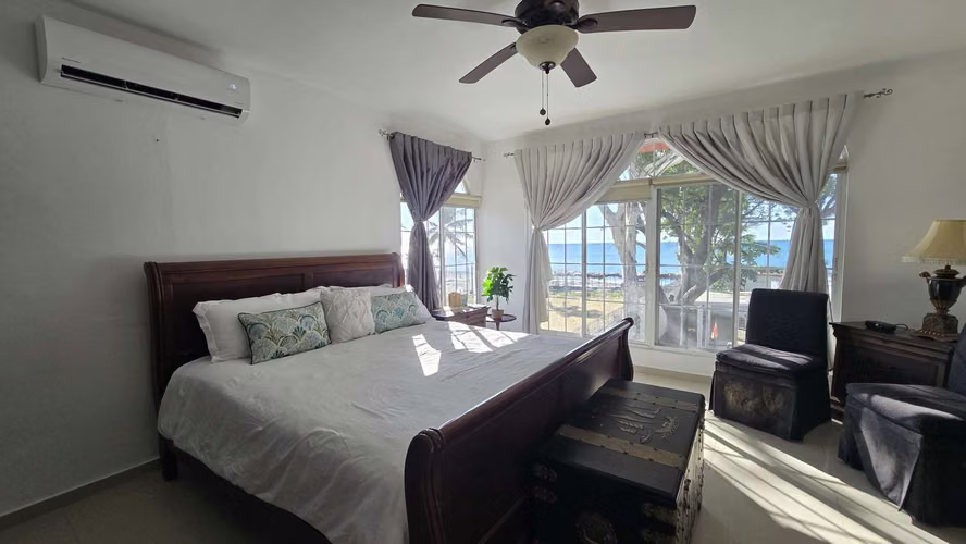 Beachfront 4BR House for Rent – Playa Malibu, Nueva Gorgona