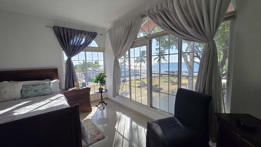 Beachfront 4BR House for Rent – Playa Malibu, Nueva Gorgona