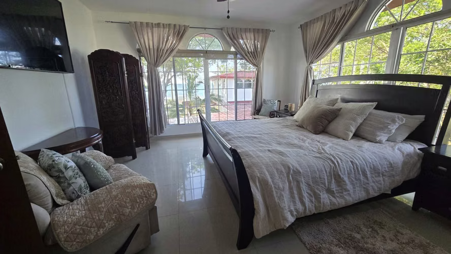 Beachfront 4BR House for Rent – Playa Malibu, Nueva Gorgona