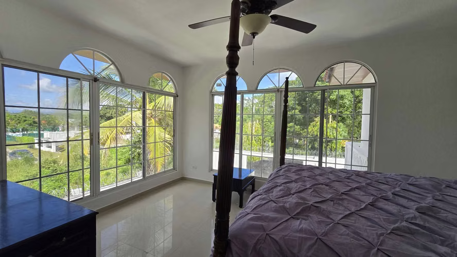 Beachfront 4BR House for Rent – Playa Malibu, Nueva Gorgona