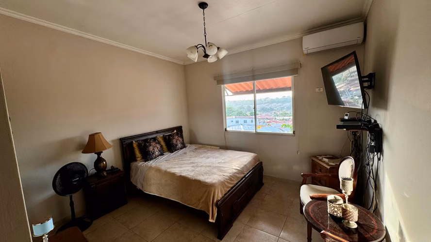 CASA REMODELADA  EN VILLAS DE CERRO LINDO - Imagen 12