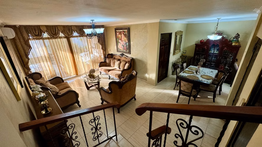 CASA REMODELADA  EN VILLAS DE CERRO LINDO - Imagen 19