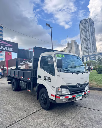 CAMION HINO DUTRO 2017