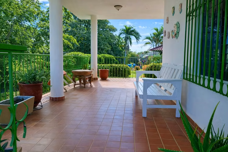 SE VENDE Casa en San Martin-Chitre Amplio terreno frente a CLUB DE GOLF - Imagen 6
