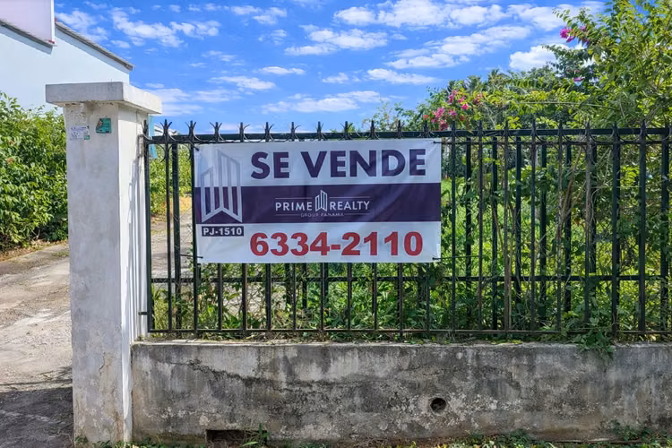 SE VENDE Casa en San Martin-Chitre Amplio terreno frente a CLUB DE GOLF - Imagen 8