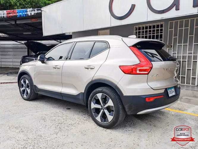 VOLVO XC40 2023  MILD HYBRID