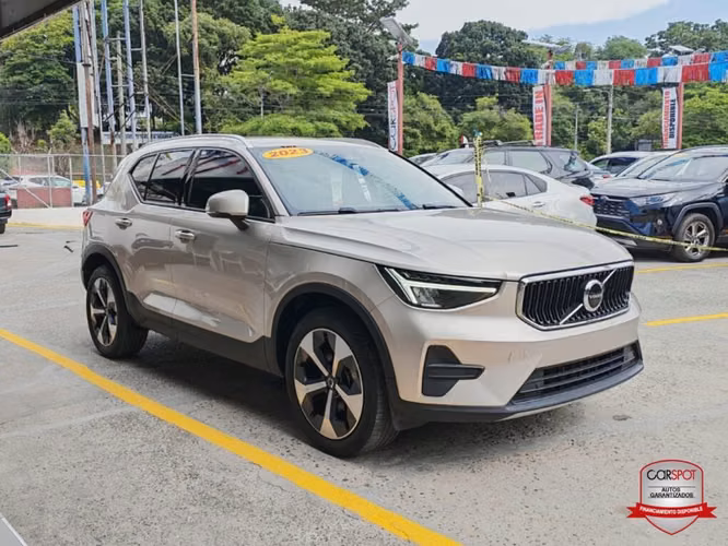 VOLVO XC40 2023  MILD HYBRID