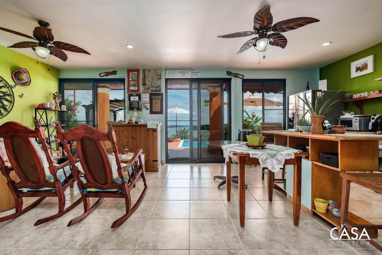 Ecolodge Altamente Valorado y Rentable con Abundante Vida Silvestre en Boca Chica
