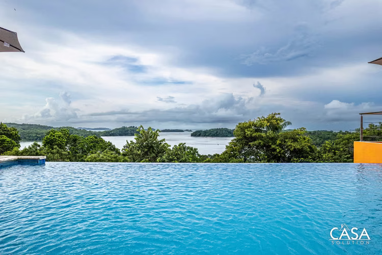 Ecolodge Altamente Valorado y Rentable con Abundante Vida Silvestre en Boca Chica