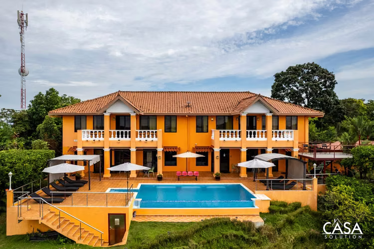 Ecolodge Altamente Valorado y Rentable con Abundante Vida Silvestre en Boca Chica