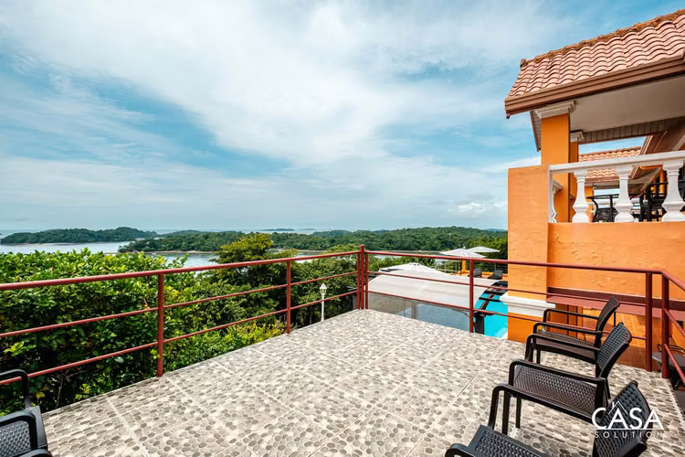 Ecolodge Altamente Valorado y Rentable con Abundante Vida Silvestre en Boca Chica