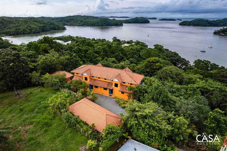 Ecolodge Altamente Valorado y Rentable con Abundante Vida Silvestre en Boca Chica