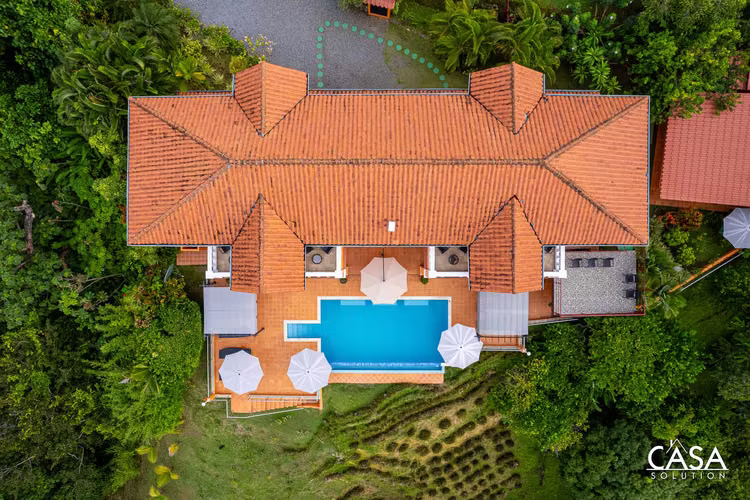 Ecolodge Altamente Valorado y Rentable con Abundante Vida Silvestre en Boca Chica