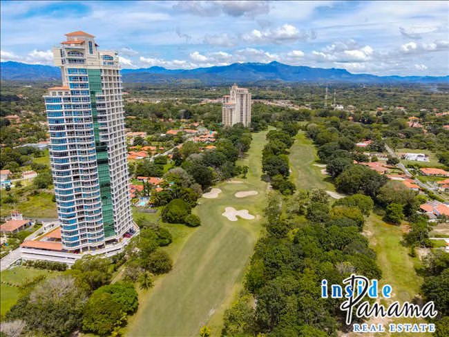 Apartamento con Vista al Mar en el Piso 15 de Coronado Golf Tower