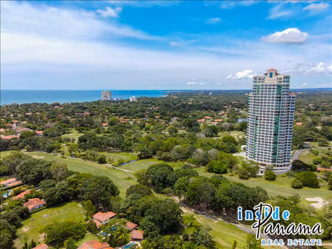 Apartamento con Vista al Mar en el Piso 15 de Coronado Golf Tower