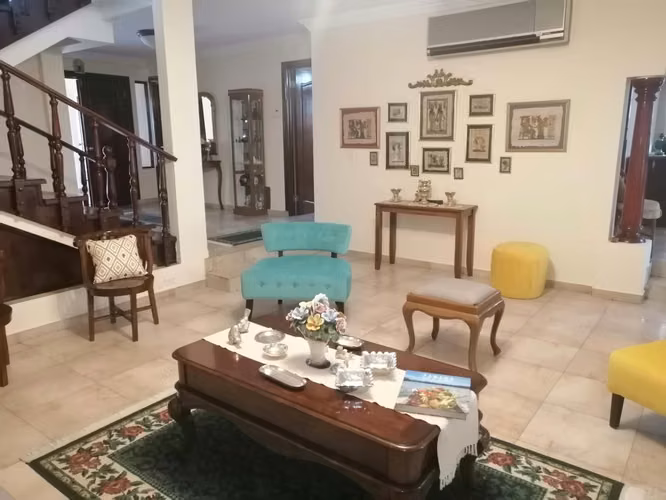 Venta de Casa 3 Niveles Amoblada en La Alameda 5 Recámaras, Piscina 441mts