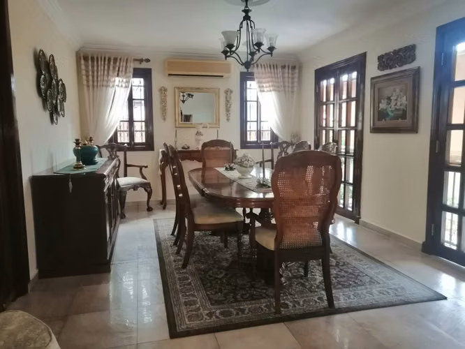 Venta de Casa 3 Niveles Amoblada en La Alameda 5 Recámaras, Piscina 441mts