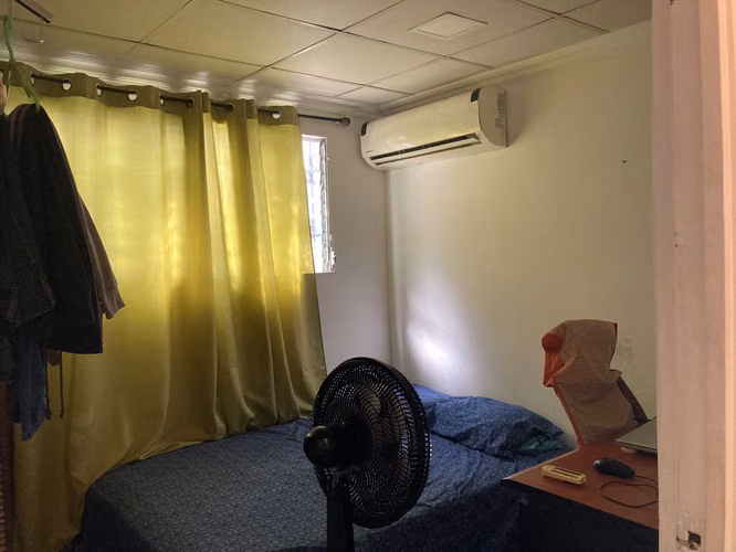 SE VENDE CASA DE 4 REC EN LAS ACACIAS CALLE PRINCIPAL NEGOCIABLE (CAMRO) - Imagen 13