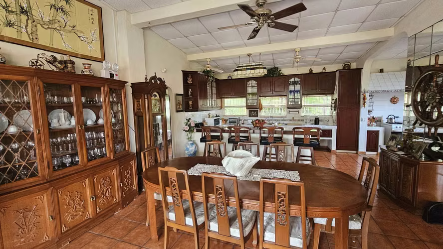 VENDO CASA EN RIO MAR CON PISCINA