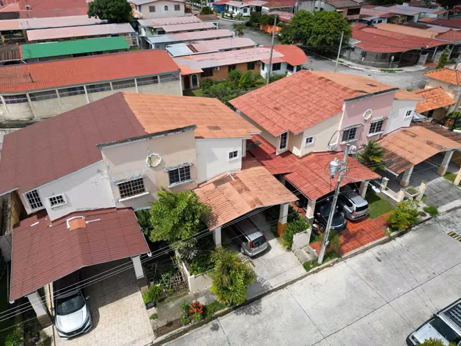 Venta de Casa en Villa Lucre, Residencial Paseo Real, 208m2