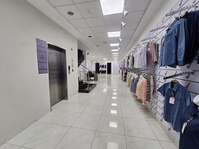 Venta de edificio en la Zona Libre de Colón