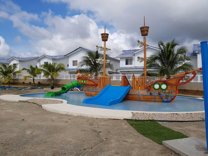 CASA EN VENTA - Las Olas, Playa Dorada - Vista Alegre Arraiján