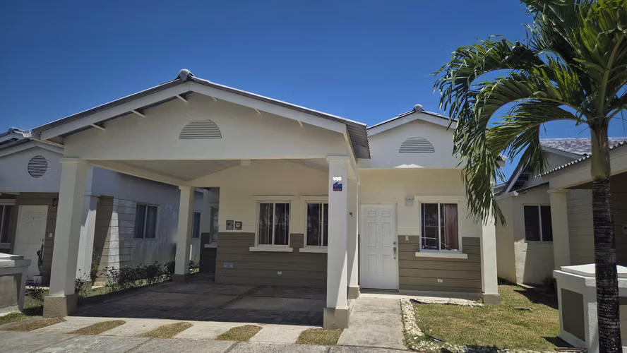 CASA EN VENTA - Las Olas, Playa Dorada - Vista Alegre Arraiján