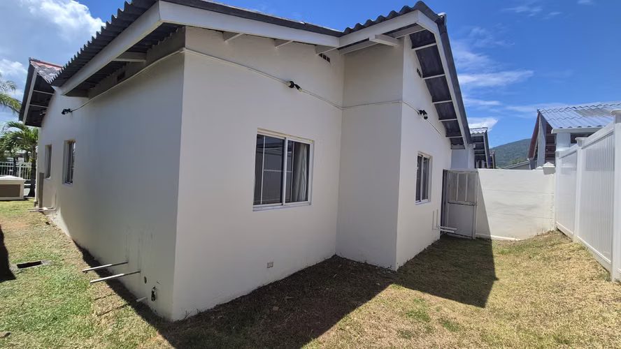 CASA EN VENTA - Las Olas, Playa Dorada - Vista Alegre Arraiján