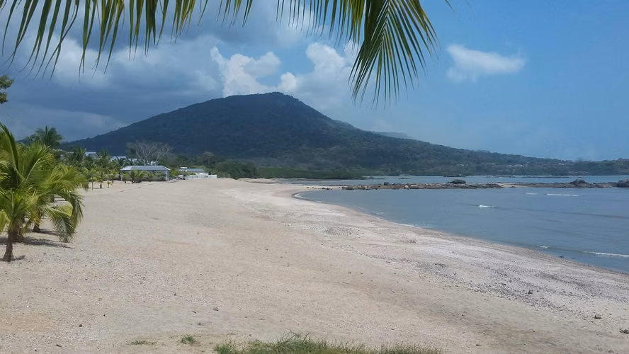 CASA EN VENTA - Las Olas, Playa Dorada - Vista Alegre Arraiján