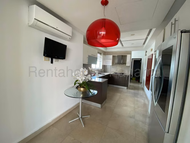 Vendo Apartamento Remodelado en PH The View, San Francisco 26-2953GG