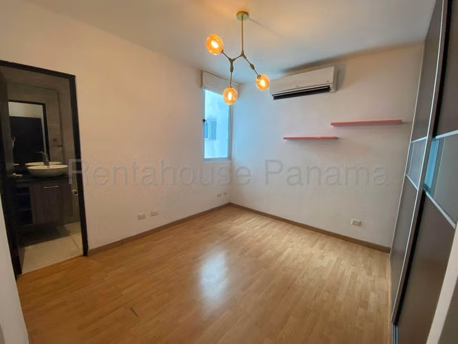 Vendo Apartamento Remodelado en PH The View, San Francisco 26-2953GG