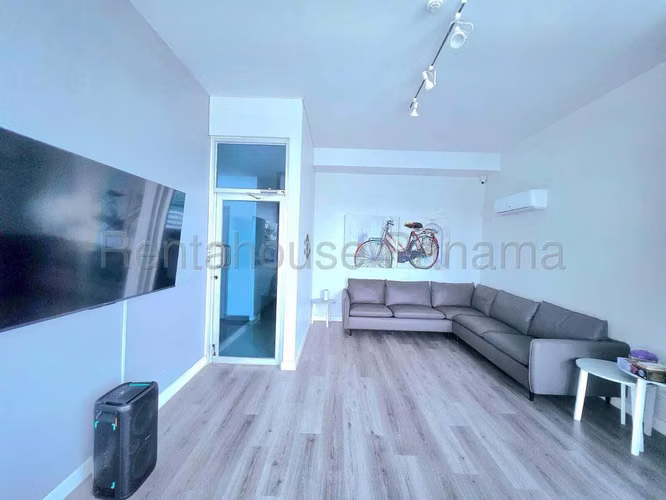 Vendo Apartamento Remodelado en PH The View, San Francisco 26-2953GG