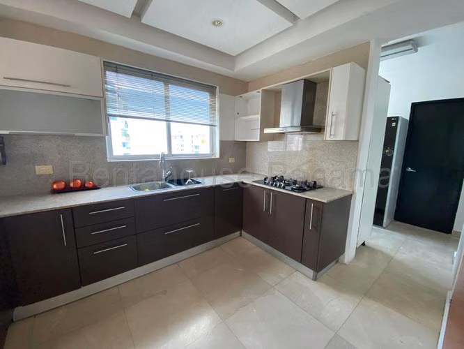 Vendo Apartamento Remodelado en PH The View, San Francisco 26-2953GG