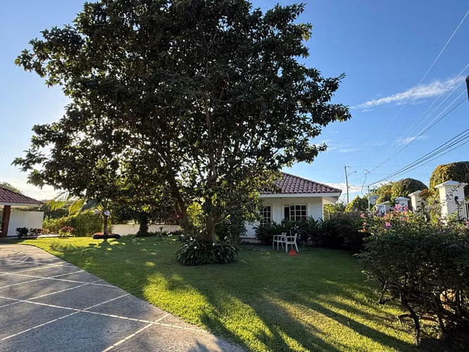Venta de Casa en Coronado, 452m2 de construcción y 3,000m2 de terreno
