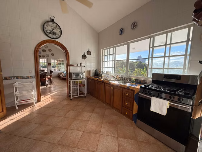 Venta de Casa en Coronado, 452m2 de construcción y 3,000m2 de terreno