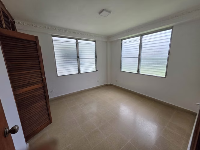LINDO APARTAMENTO EN PLANTA BAJA CON JARDIN