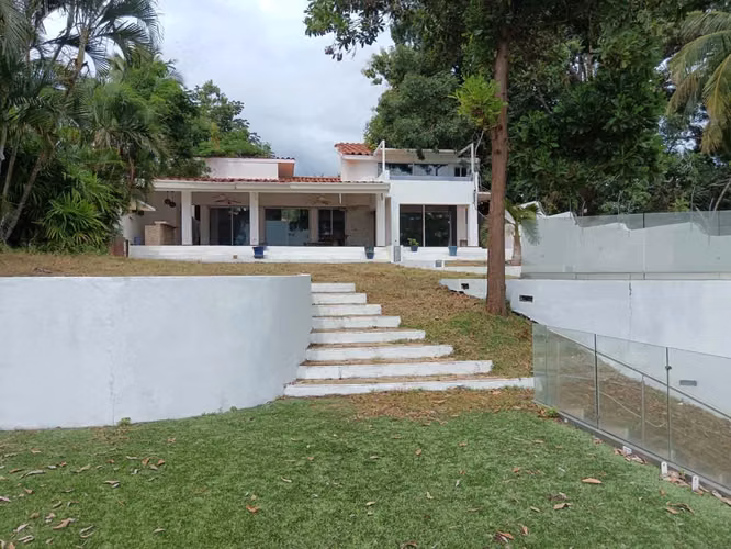 SE VENDE COMPLEJO DE PLAYA EN COSTA ESMERALDA