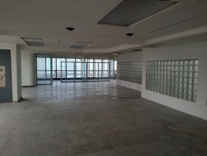 Alquileres de Oficina y Venta del Piso Completo en Av.Balboa